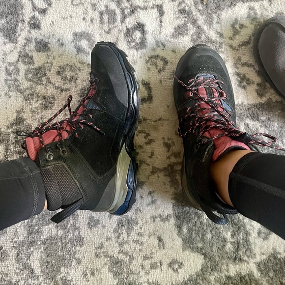 hiking boots - Picture 2 of 6